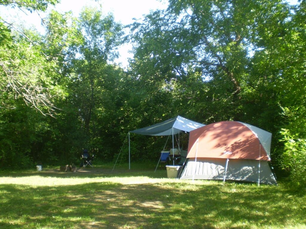 Picture of a Campsite at Yellowstone Lake State Park